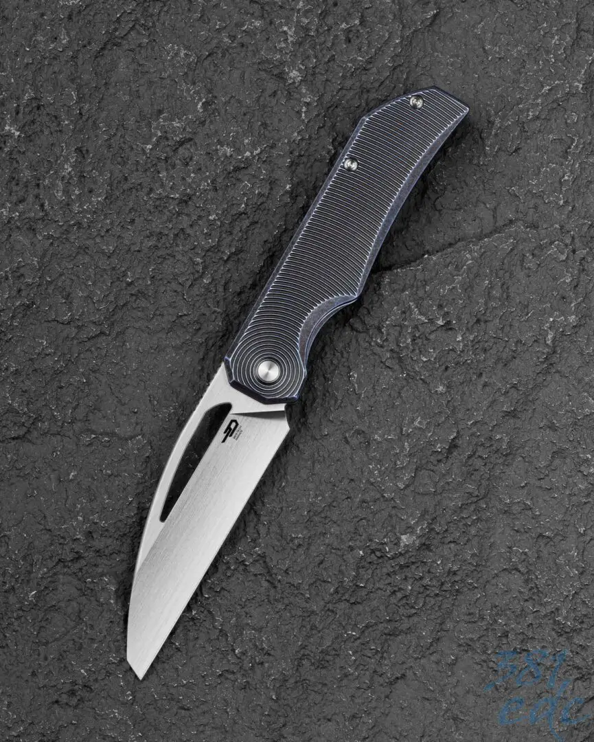 Mini Taipan Black and blue titanium with satin magnacut blade