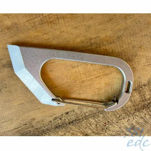 BeySeven Cutty Cutter Tool on wood surface