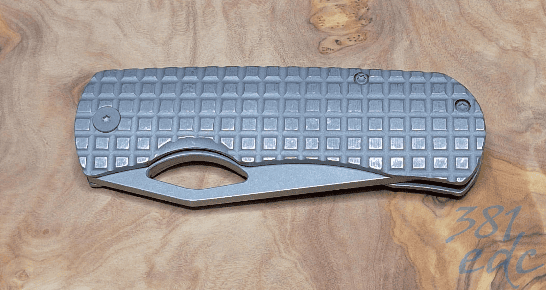 McNees Little Dixon closed, Atomic Stonewash Frag titanium handle detail