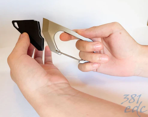 Hand removing sheath from BeySeven Cutty Cutter Tool blade