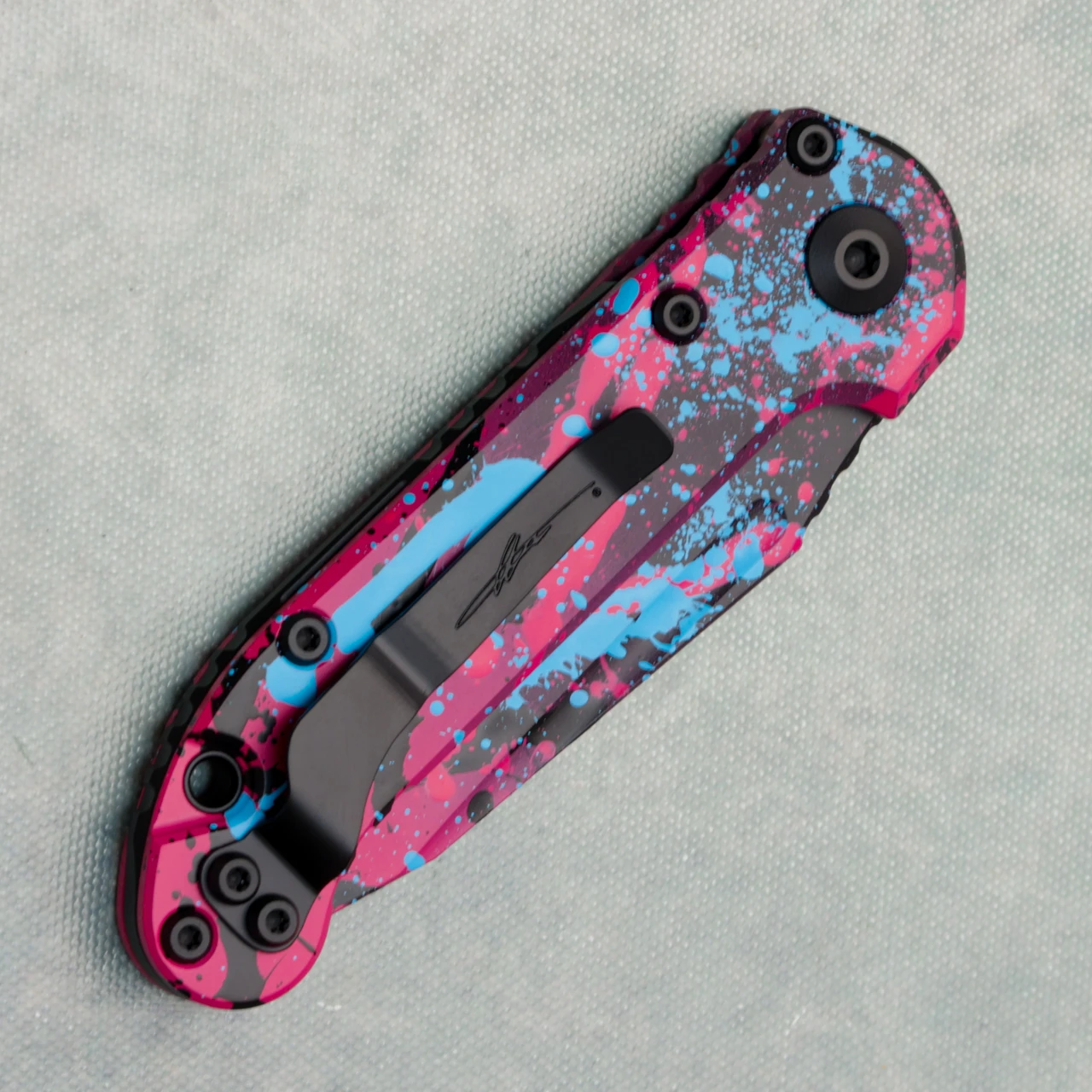 Microtech LUDT Gen III T/E pocket clip and back handle, Pink Smooth Chassis, Black Light Blue splatter